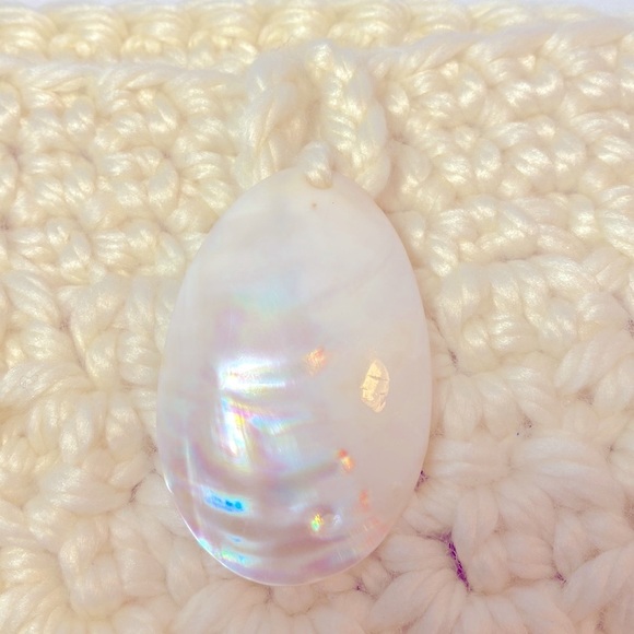 Crochet Evening Bag w/Opalescent Shell closure - Picture 4 of 4
